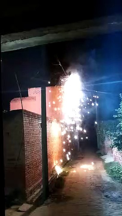 पंच केबल में शॉर्ट सर्किट होने से बाल-बाल बचे लोग