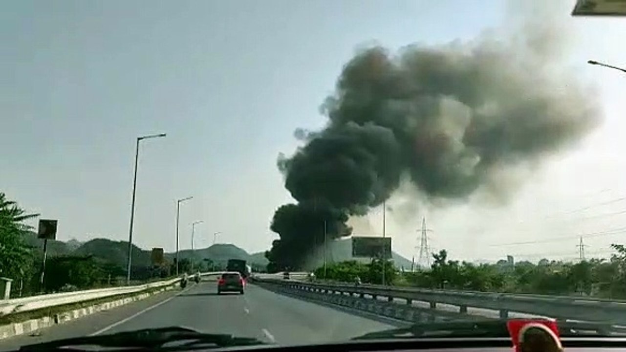 टैंकर पलटने से खलासी की मौत,