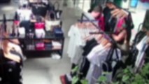 Casal aproveita distração de vendedores e furta bolsa em loja de shopping