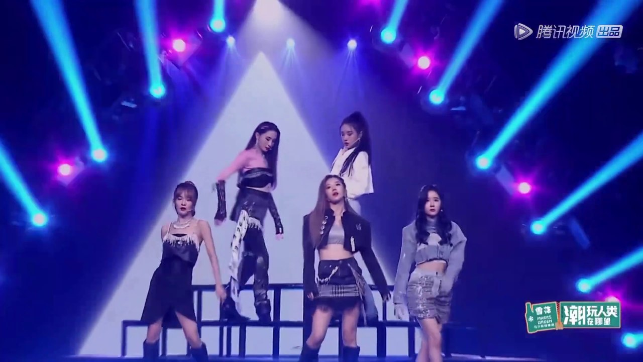 SNH48 - Lu Ting, Dai Meng, Yang BingYi, Duan YiXuan, and Shen MengYao perform "正义之手" on "潮玩人类在哪里" 20201011