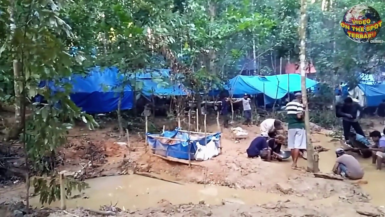 Setelah Luapan Air Sungai Mengering, Warga Heboh Temukan Ladang Emas!!_1080p