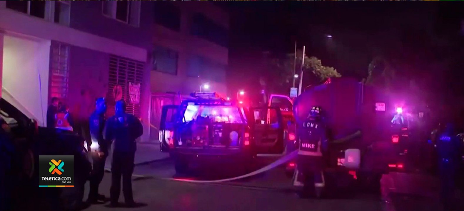 tn7-México-policías-rescataron-a-personas-de-edificio-con-elevador-en-llamas-141020