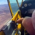 Ce pilote répare l'hélice de son planeur en plein vol