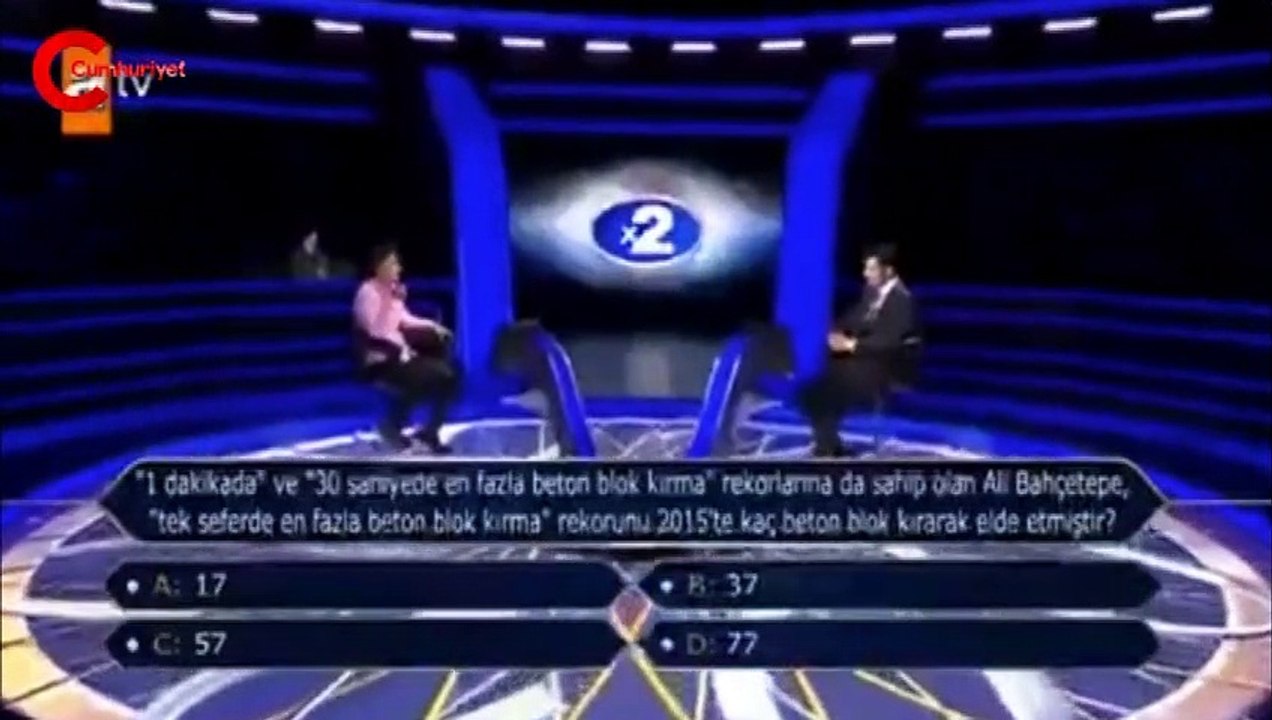 Kim Milyoner Olmak İster yarışmacısı Hikmet Karakurt sosyal medyanın gündemine oturdu