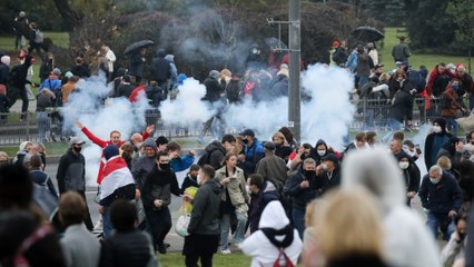 Belarus police crack down on protesters, detain dozens