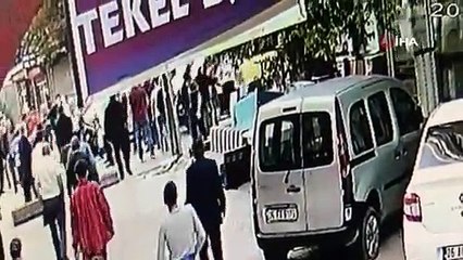 Çocuğa çarpan minibüsçüye meydan dayağı