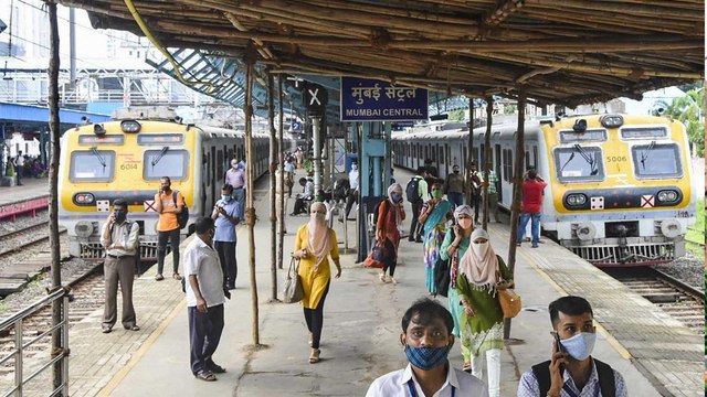 Mumbai power cut: Local train suspended, traffic signal down