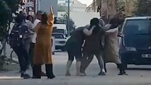 Antalya'da 4 kadın, aralarına aldıkları bir kadını tekme tokat dövdü