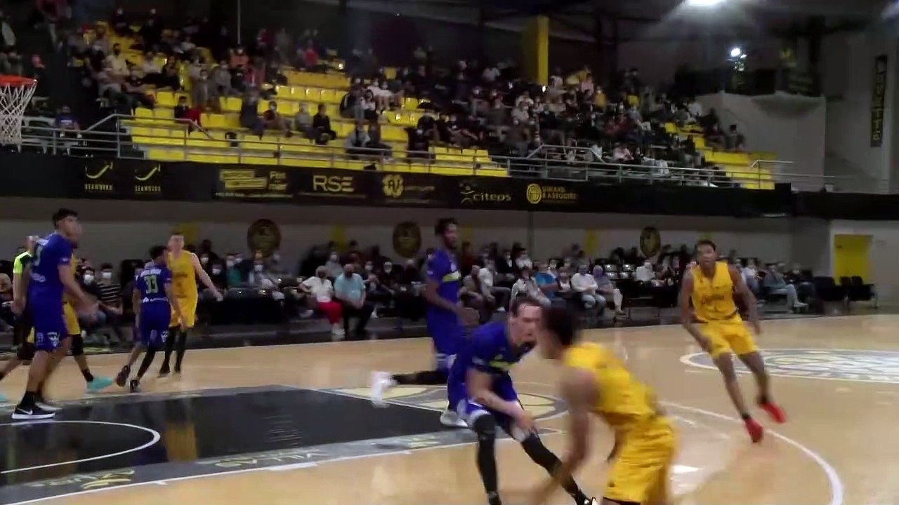 Rémi Giuitta et Karim Atamna avant Fos Provence Basket - Roanne