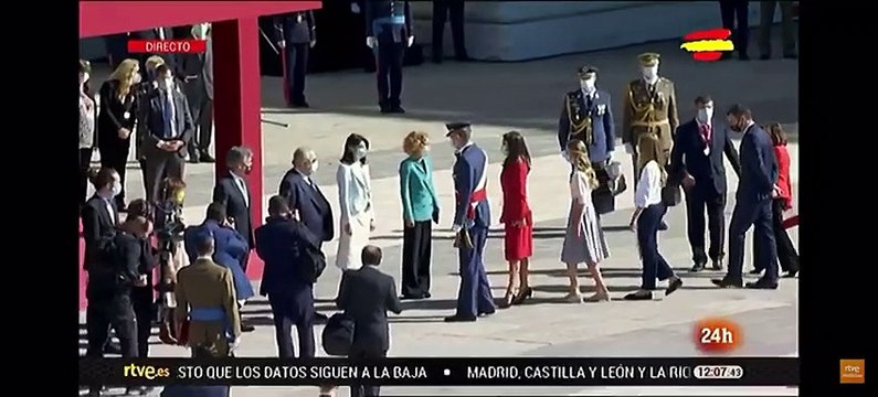 Así ha sido el saludo de Pablo Iglesias y Felipe VI