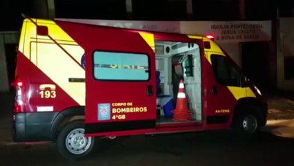 Jovem é socorrido ao dar soco em janela no Periolo