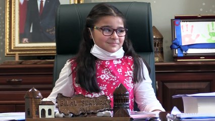 Vali Şentük, koltuğu kız çocuklarına devretti