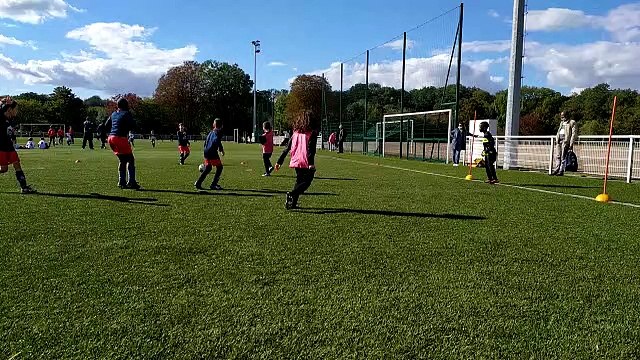 Les U8/U9 en pleine action lors du plateau Festifoot à Combs-la-Ville - Vidéo 2