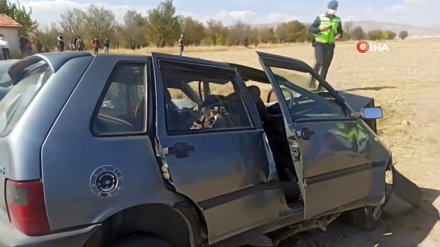 Otomobiller kafa kafaya çarpıştı, ambulans helikopter olay yerine indi: 1 ölü, 4 yaralı