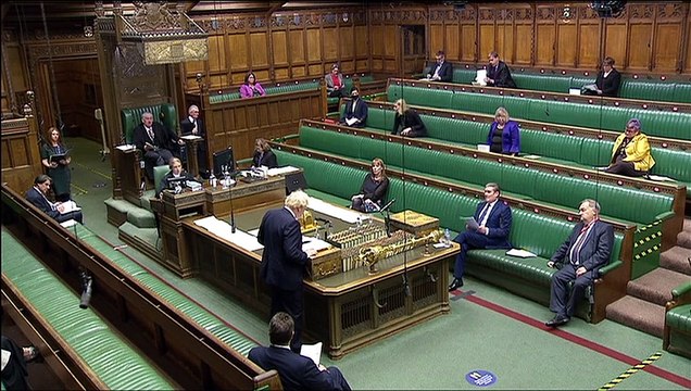 Inglaterra passa a ter três níveis de alerta Covid-19