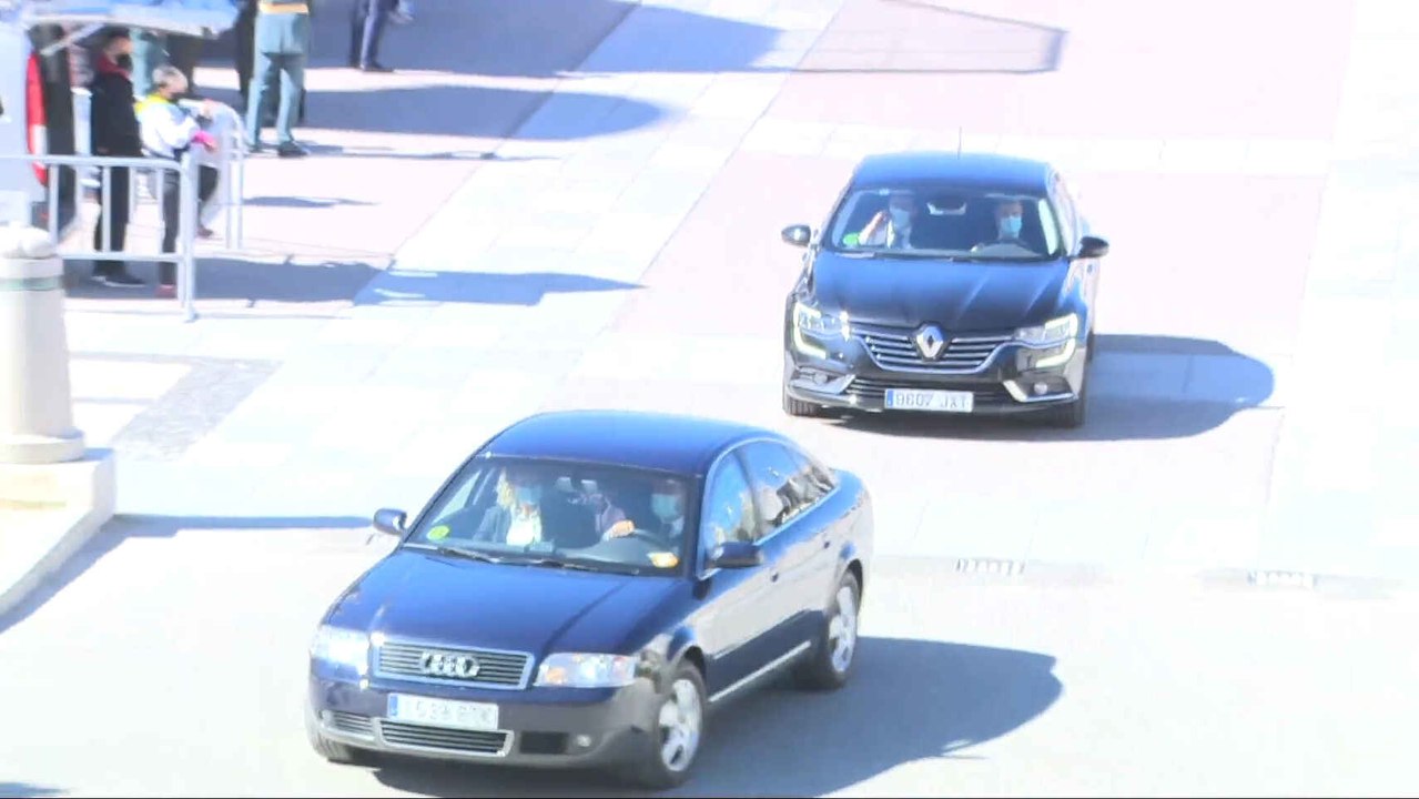 Abucheos al Gobierno y vivas al Rey en un atípico 12-O con todos los ministros y el reencuentro de Sánchez y Ayuso