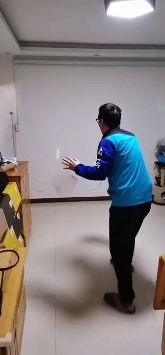 羽毛球馆疫情期不开门，我还是秀一下球技吧……