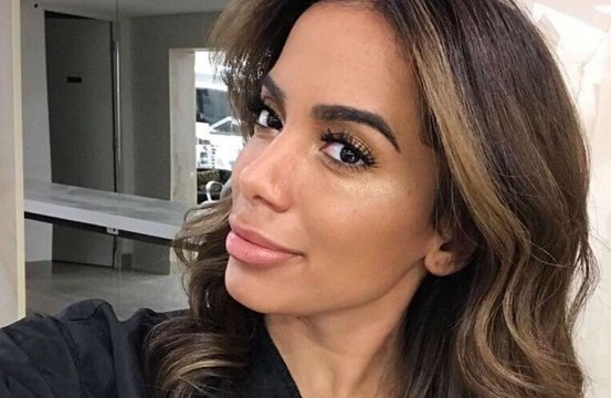 Anitta revela surpreendente número de plásticas que fez ao longo da vida