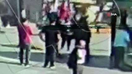 ATM tacizcisinin polise kafa attığı anlar kamerada