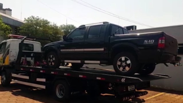 Caminhonete é apreendida, após condutor ser flagrado fazendo manobras arriscadas na BR-277