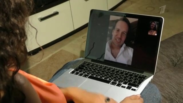 Первый канал. Подайте денег влюбленному иностранцу. Алексей Молянов