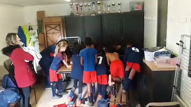 Célébration des U12/U13, après la victoire contre Marles AC