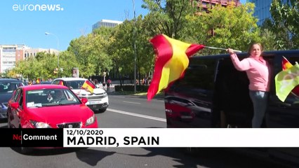 شاهد: مئات السيارات في مسيرة مناهضة لإجراءات الإغلاق في إسبانيا بدعوة من اليمين المتطرف