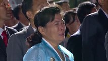Kim Jong-un aparece en público llorando