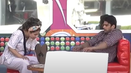 Bigg Boss 14: Siddharth Shukla के साथ ये क्या कर रही हैं Hina Khan ? | FilmiBeat