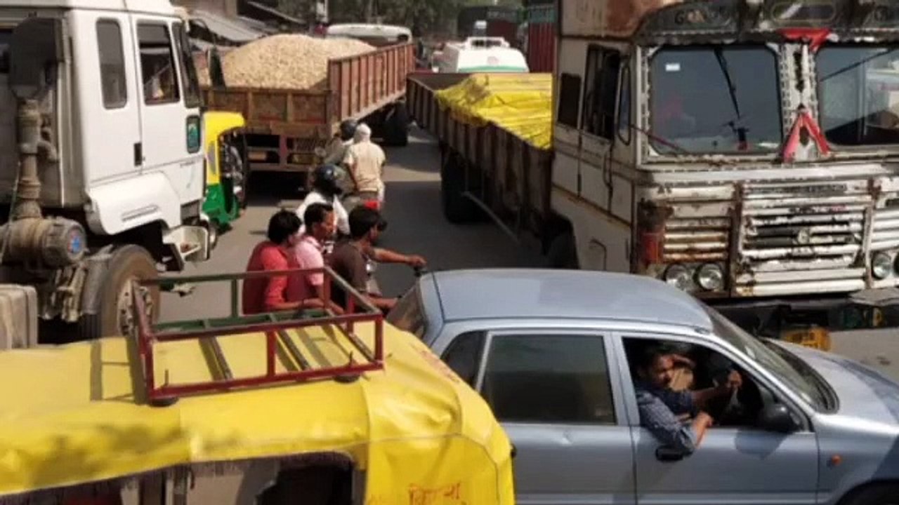 उदी चौराहे पर जाम लगने से जाम में फंसी जनता