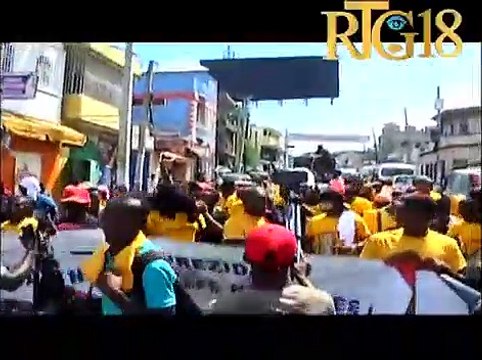 Manifestasyon Pwopriyetè ak anplwaye biwo transfè yo nan lari Pòtoprens