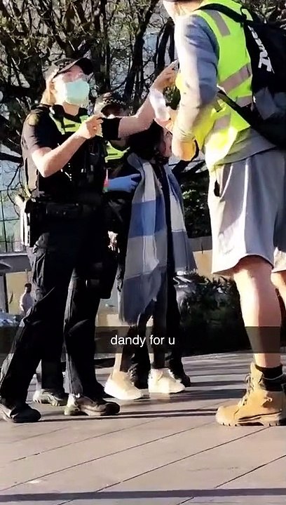 20201013 Dan's Water Police - 4 officers and Pepper Spray to arrest state enemy no 1 right ?