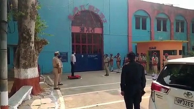 डीजी जेल पहुंचे आगरा, सेंट्रल जेल की सुरक्षा और महामारी से निपटने के इंतजाम का लिया निरीक्षण