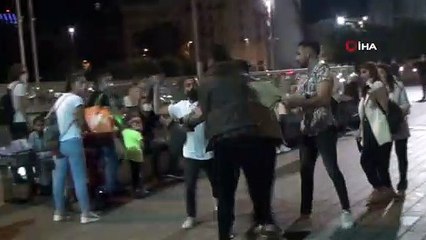 Taksim Meydanı’nda tekme ve tokatlı kavga kamerada