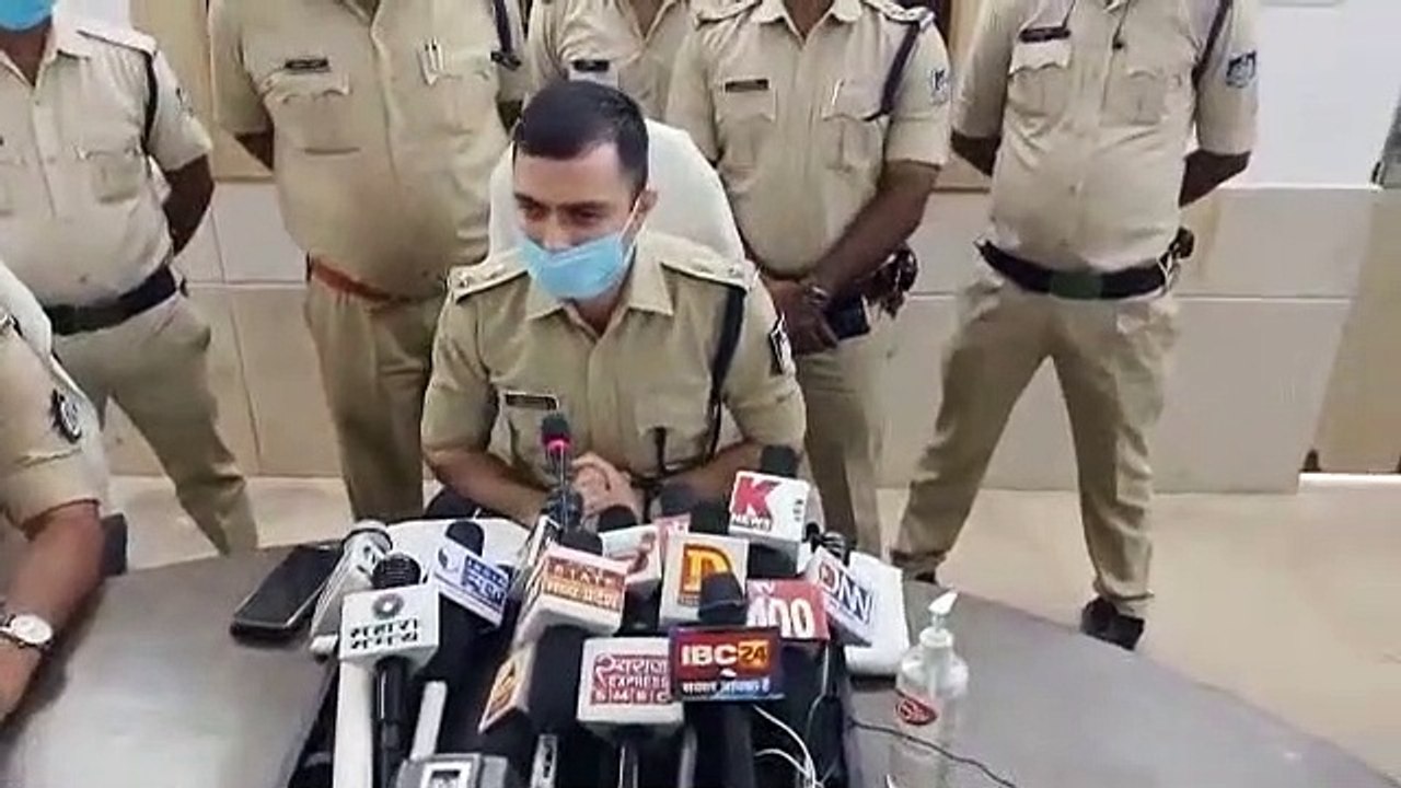 उपचुनाव से पहले हथियारों की बड़ी खेप पकड़ी, एक...