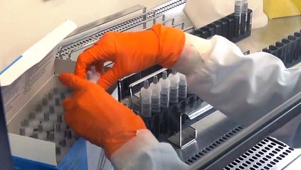 Johnson & Johnson suspende las pruebas de su vacuna por una "enfermedad inexplicable"