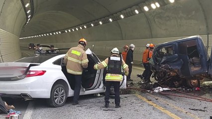 강원 정선 터널에서 승용차·트럭 충돌...3명 사상 / YTN