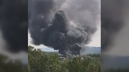 경기 용인시 돈사에서 불...일대 검은 연기 뒤덮여 / YTN