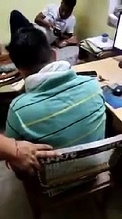 बरेली: क्राइम ब्रांच में रिश्वत के पैसे के बंटव...