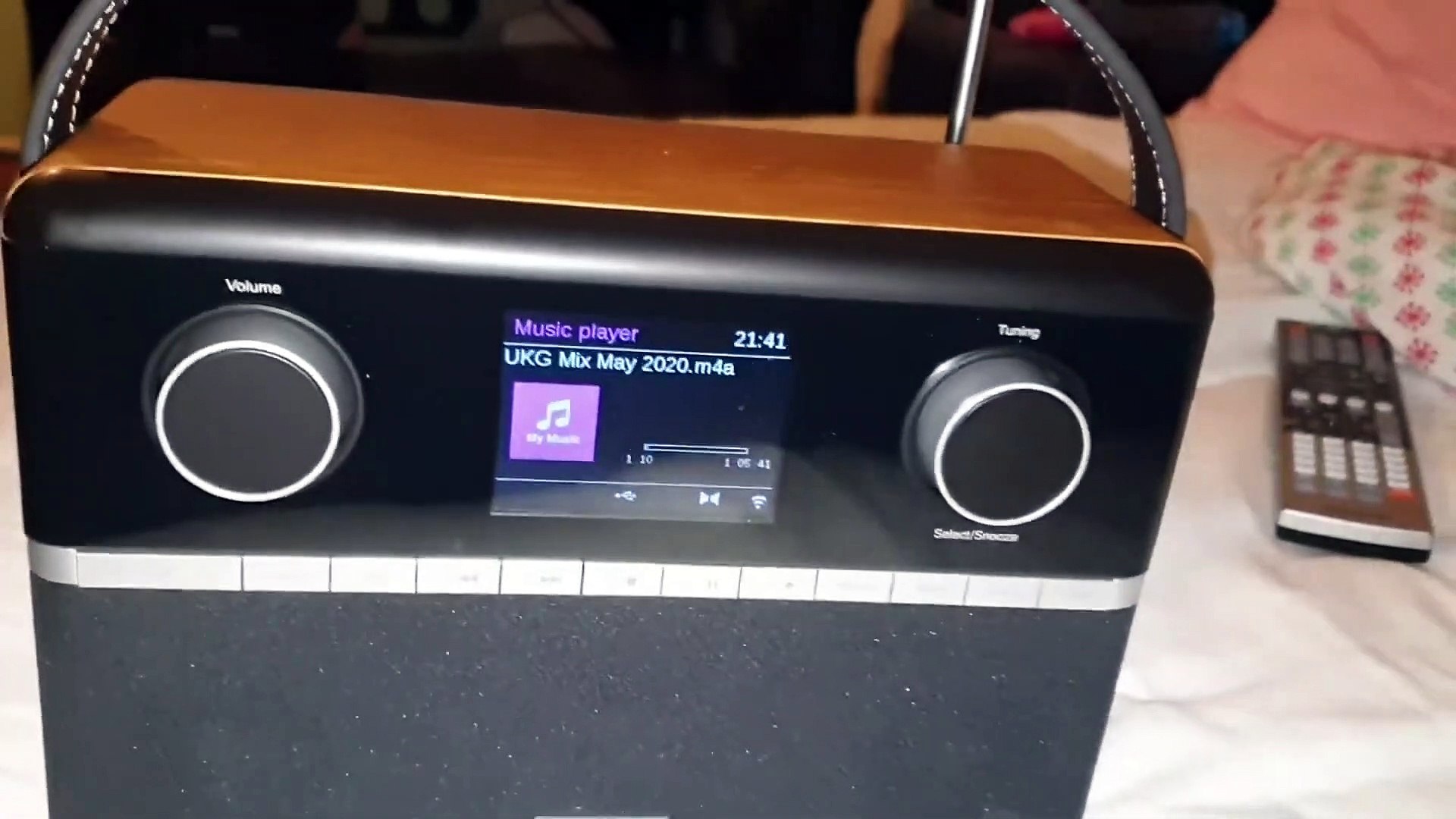 Quick Demo Of Stereo Roberts Stream 94i DAB+ FM RDS Bluetooth Internet Radio  portable speaker on USB - video Dailymotion