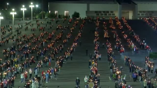 Los peregrinos del santuario de la Virgen de Fátima piden por el fin de pandemia en una misa atípica