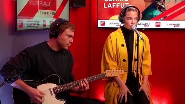 Claire Laffut interprète Les mots bleus dans #LeDriveRTL2