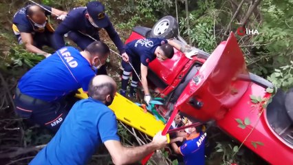 Скачать видео: Hastane dönüşü kaza...İHA muhabiri kamerayı bırakıp yardıma böyle koştu