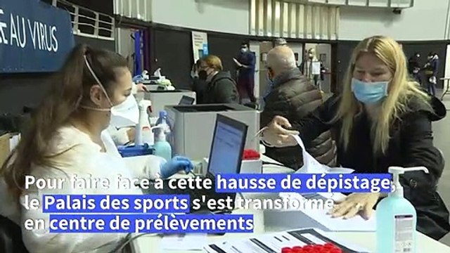 Covid-19: à Lyon, le dépistage au Palais des sports attire les foules