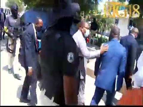 Premye Minis Jouthe Joseph resevwa 2èm ak 3èm tranch rapò petwokaribe a nan sena repiblik la