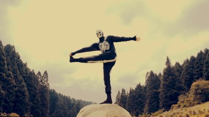 Salvador Y El Unicornio - Kimono