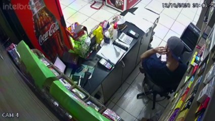 Armado com faca, ladrão age com truculência e rouba dinheiro no Santa Cruz