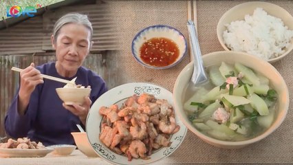 Má nấu củ sắn xào cà rốt và canh đu đủ nấu tép đậm chất quê