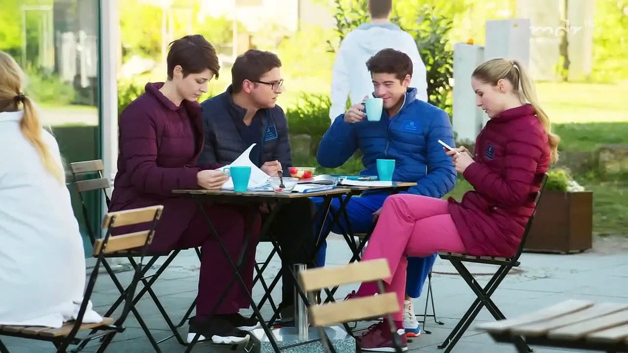 Liebeslügen (110) - In aller Freundschaft - Die jungen Ärzte