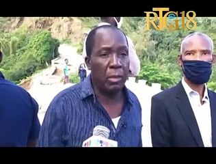 Minis Nader Joiséus vizite lokaliteTikita sou wout Benè pou evalye dega ki fèt sou wout la